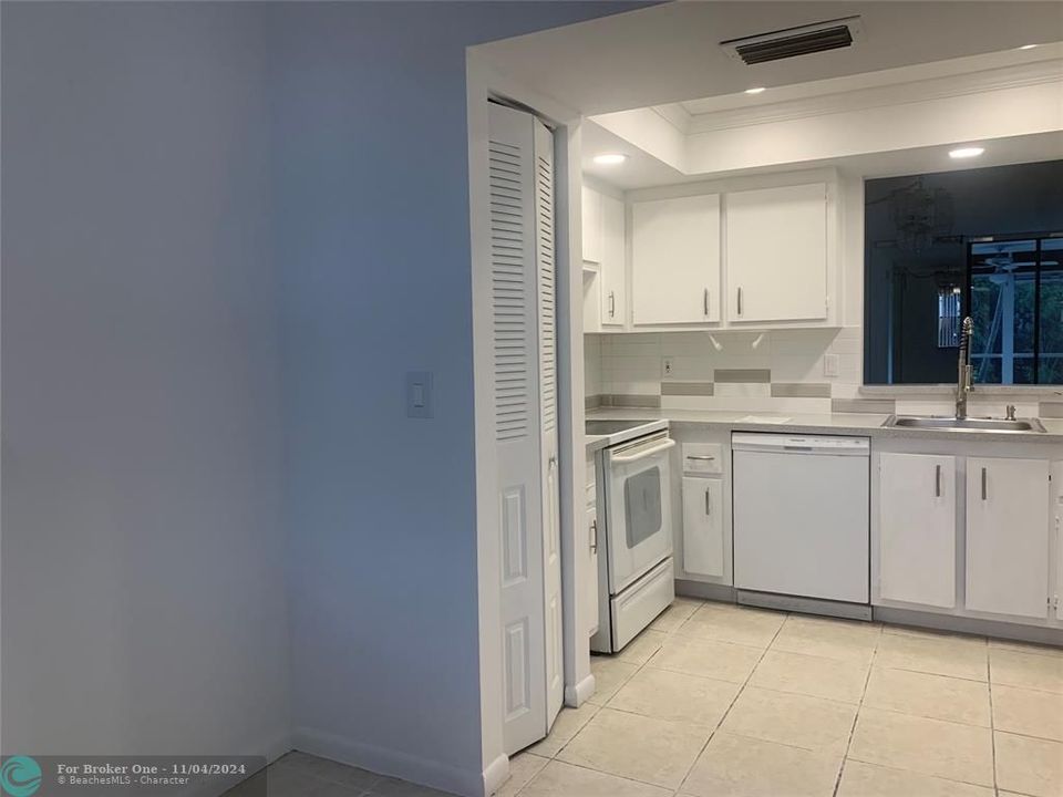 Recently Rented: $1,953 (2 beds, 2 baths, 1000 Square Feet)