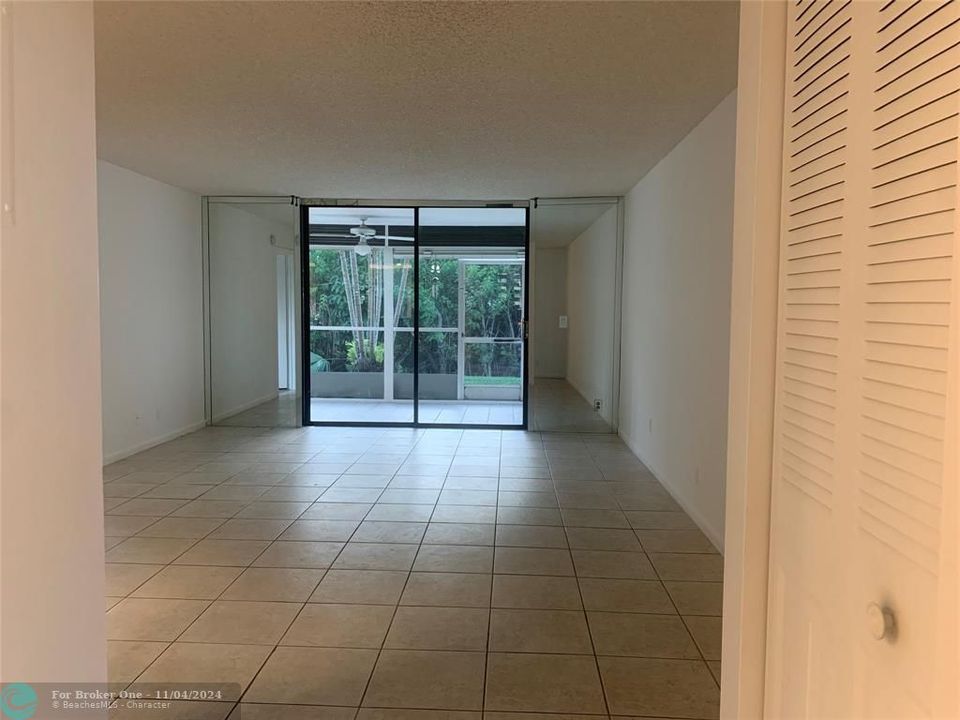 Recently Rented: $1,953 (2 beds, 2 baths, 1000 Square Feet)