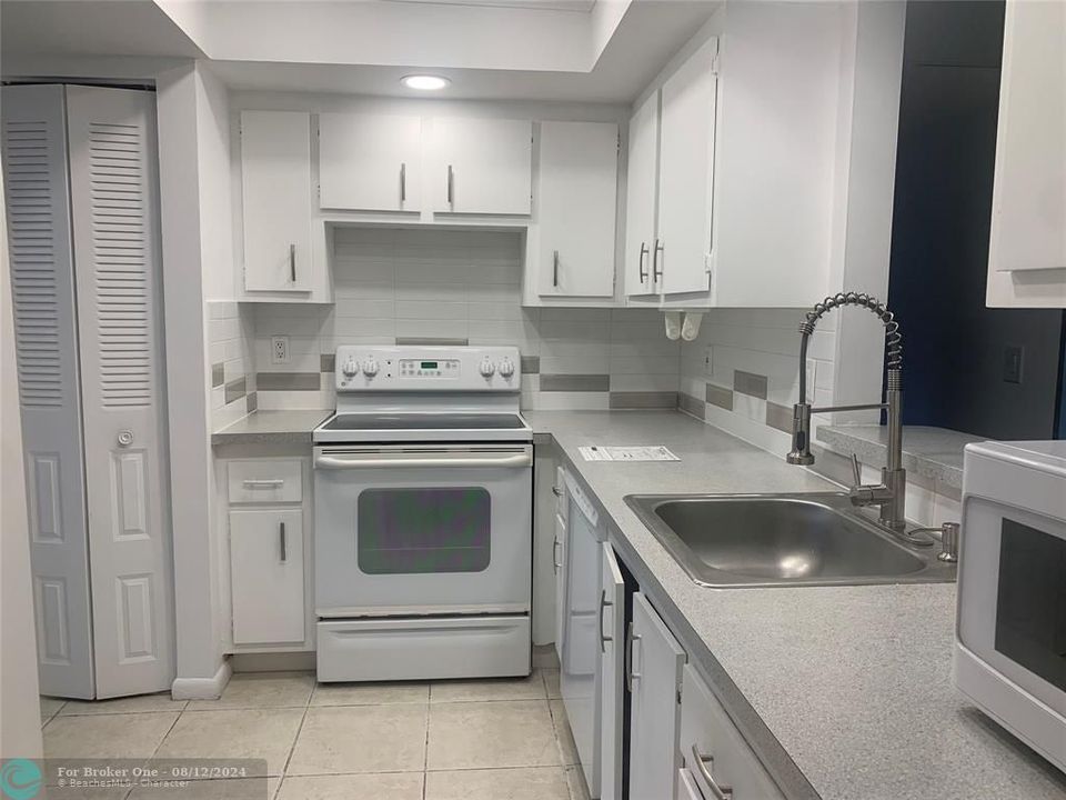 For Rent: $2,000 (2 beds, 2 baths, 1000 Square Feet)