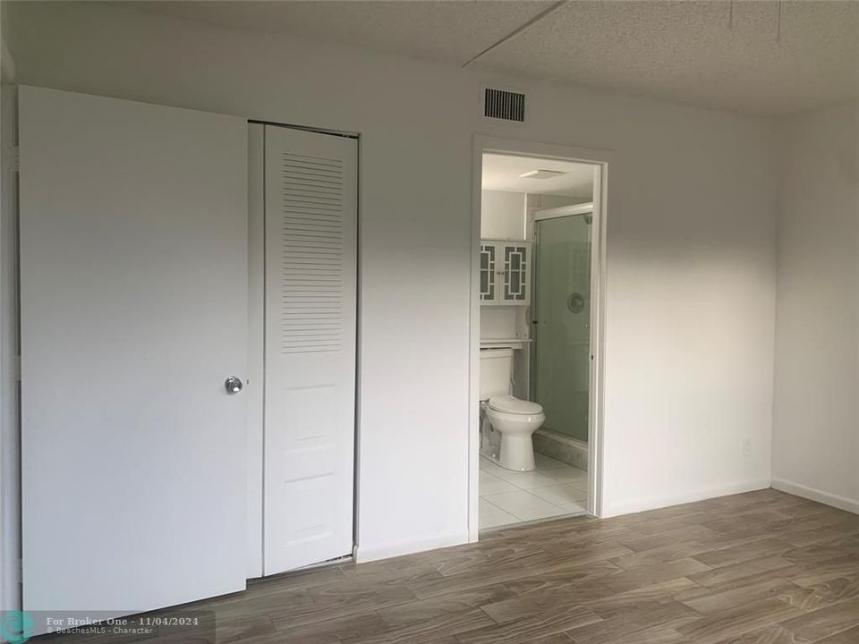 Recently Rented: $1,953 (2 beds, 2 baths, 1000 Square Feet)