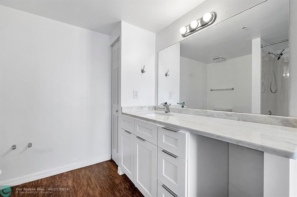 For Sale: $355,000 (2 beds, 2 baths, 1130 Square Feet)