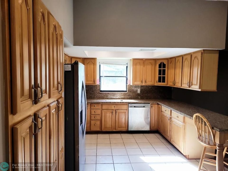 For Rent: $3,750 (3 beds, 2 baths, 1716 Square Feet)