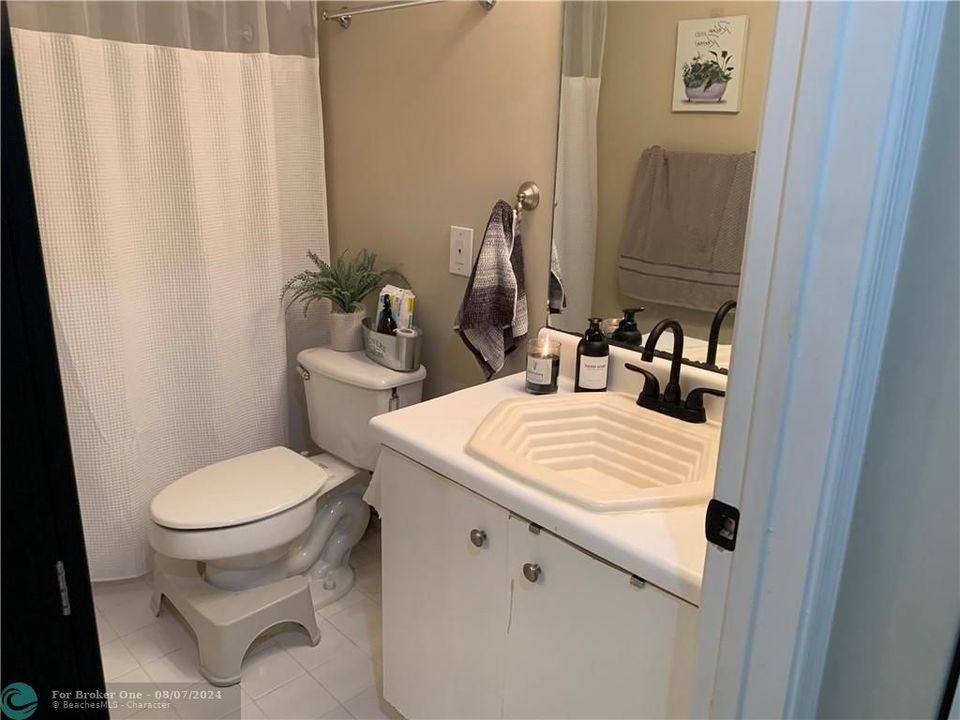 For Rent: $2,150 (2 beds, 2 baths, 1120 Square Feet)