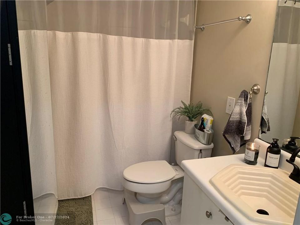 For Rent: $2,150 (2 beds, 2 baths, 1120 Square Feet)