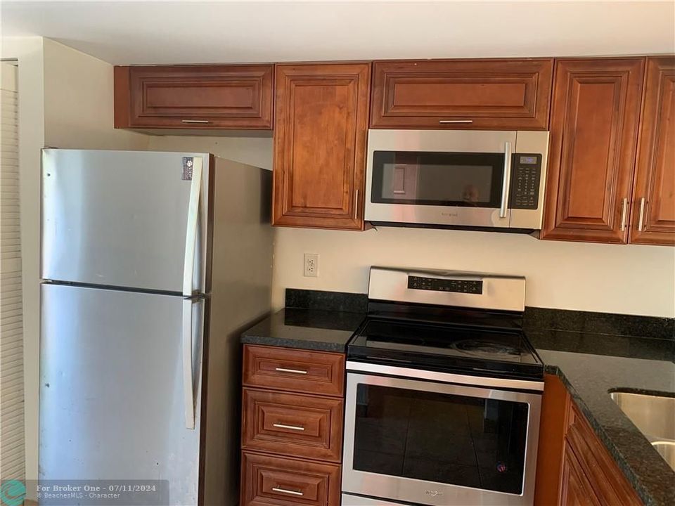 For Rent: $2,150 (2 beds, 2 baths, 1120 Square Feet)