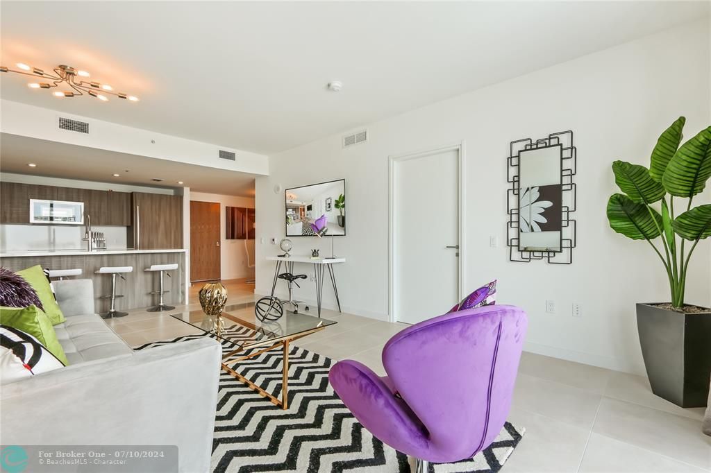 For Sale: $745,000 (1 beds, 1 baths, 858 Square Feet)