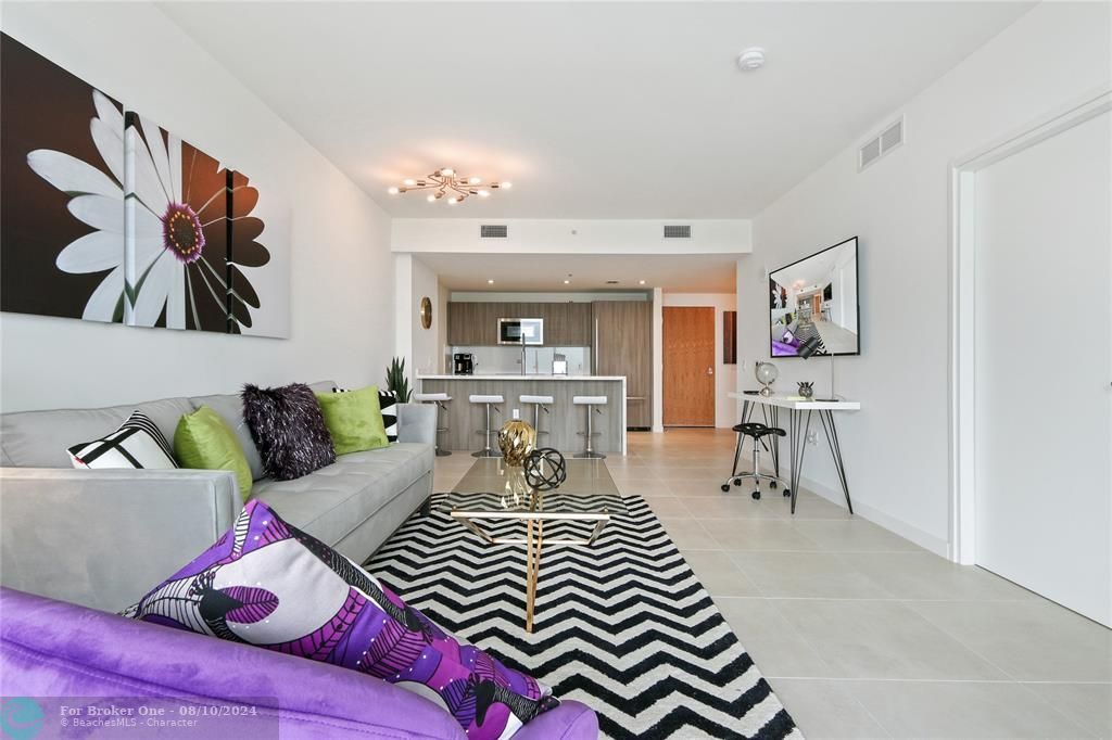 For Sale: $745,000 (1 beds, 1 baths, 858 Square Feet)