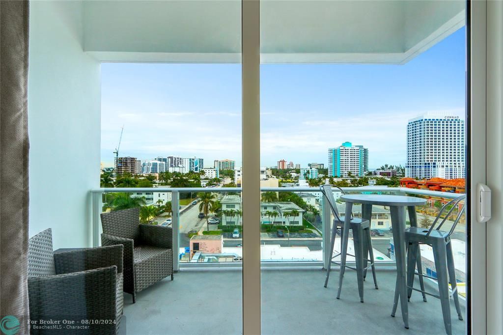 For Sale: $745,000 (1 beds, 1 baths, 858 Square Feet)