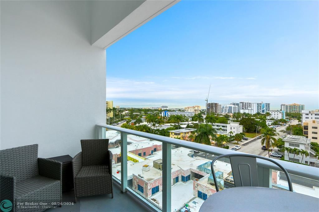 For Sale: $745,000 (1 beds, 1 baths, 858 Square Feet)