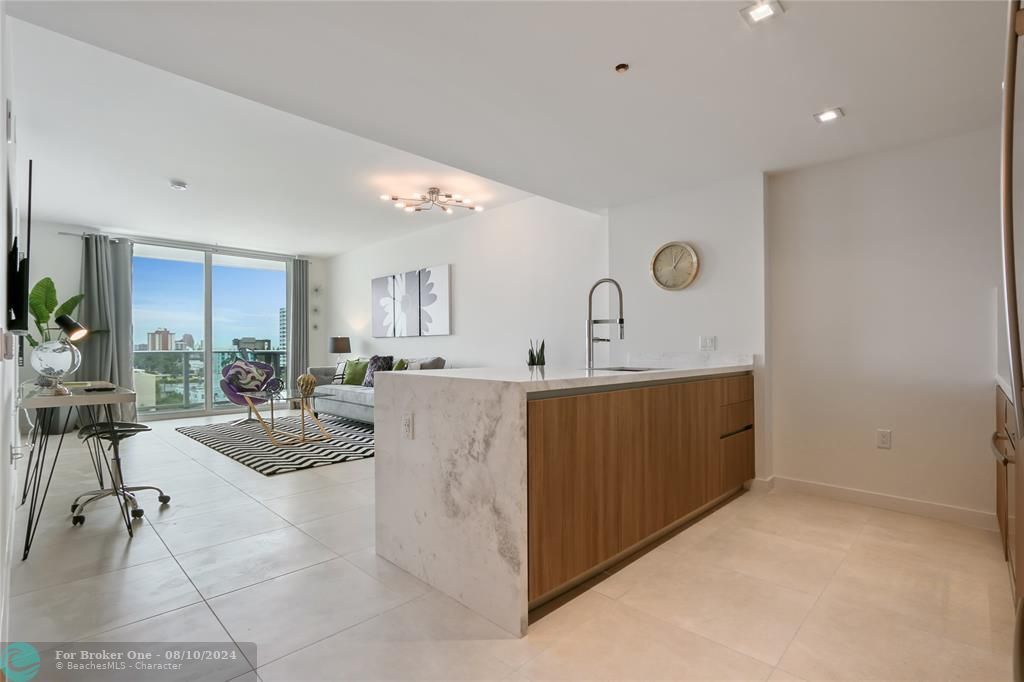 For Sale: $745,000 (1 beds, 1 baths, 858 Square Feet)