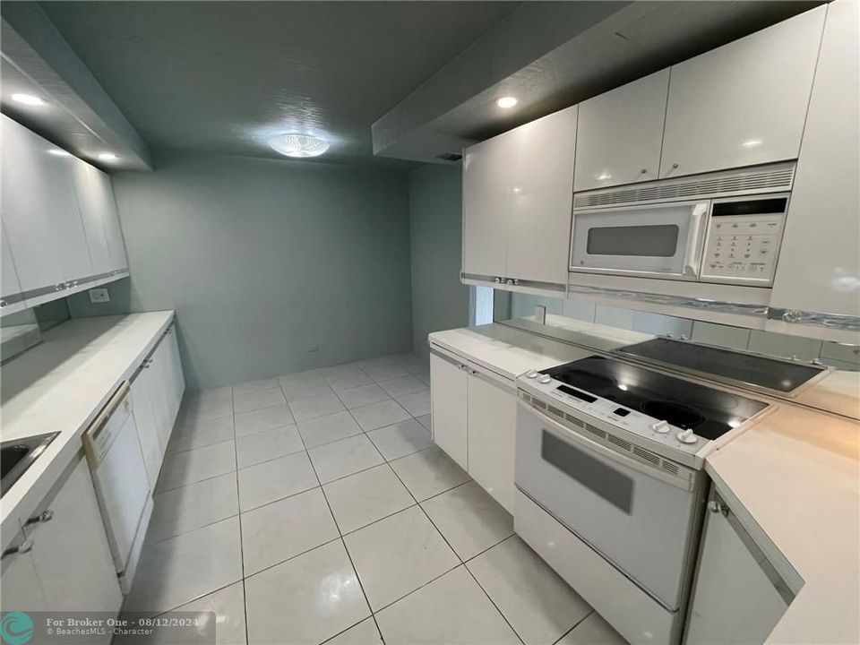 For Rent: $2,900 (2 beds, 2 baths, 1460 Square Feet)