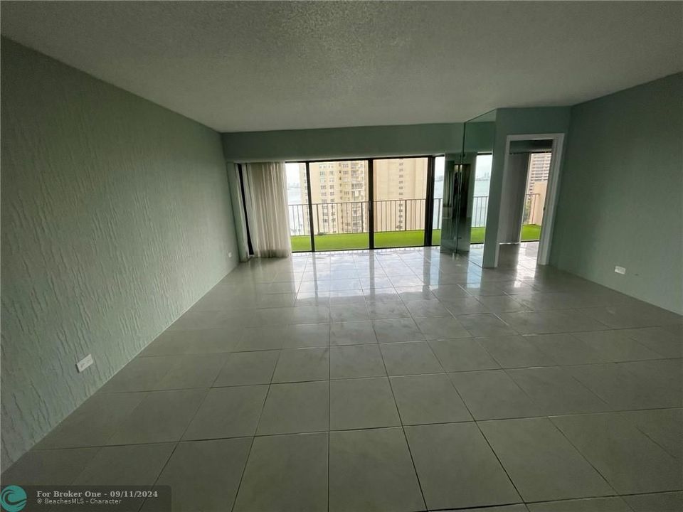 For Rent: $2,900 (2 beds, 2 baths, 1460 Square Feet)