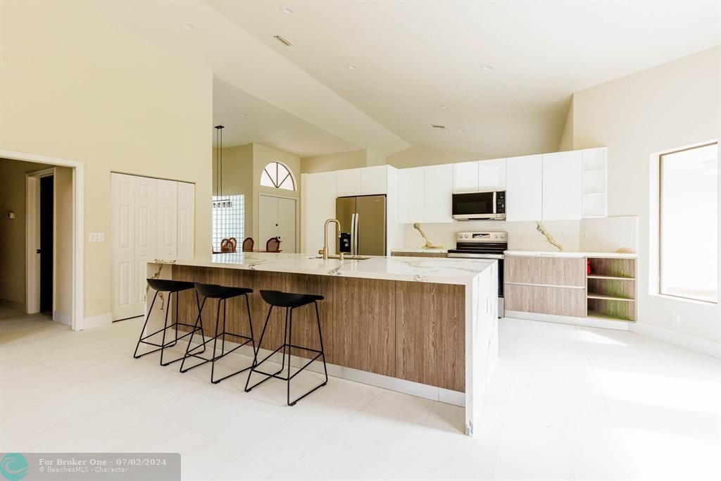 Active With Contract: $6,000 (5 beds, 3 baths, 2992 Square Feet)