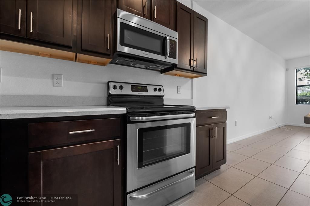 For Rent: $3,000 (3 beds, 2 baths, 1420 Square Feet)