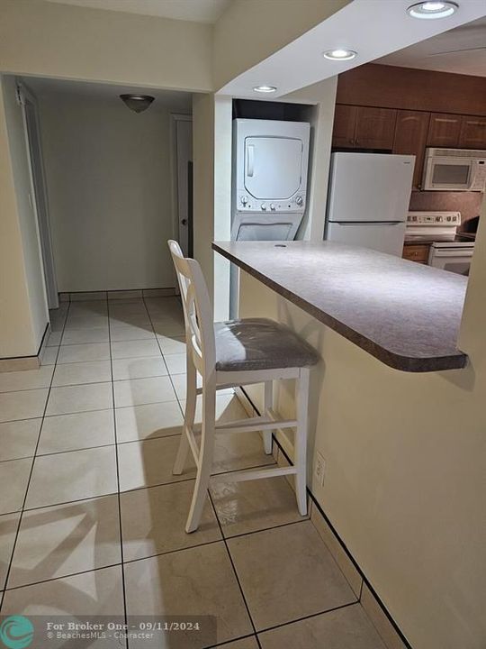 For Rent: $1,800 (1 beds, 1 baths, 750 Square Feet)