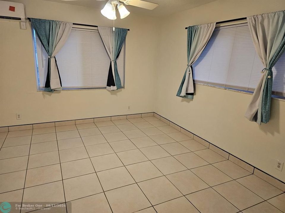 For Rent: $1,800 (1 beds, 1 baths, 750 Square Feet)