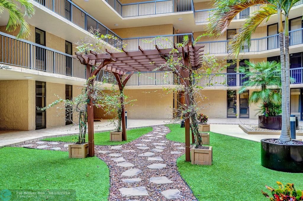 Active With Contract: $4,500 (2 beds, 2 baths, 1715 Square Feet)