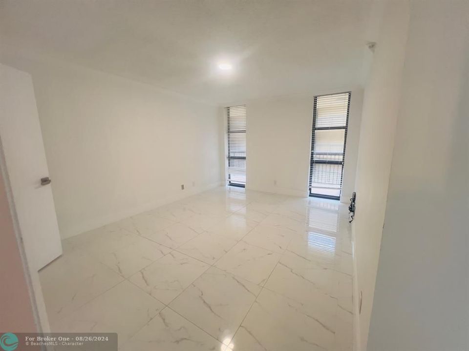 Active With Contract: $4,500 (2 beds, 2 baths, 1715 Square Feet)