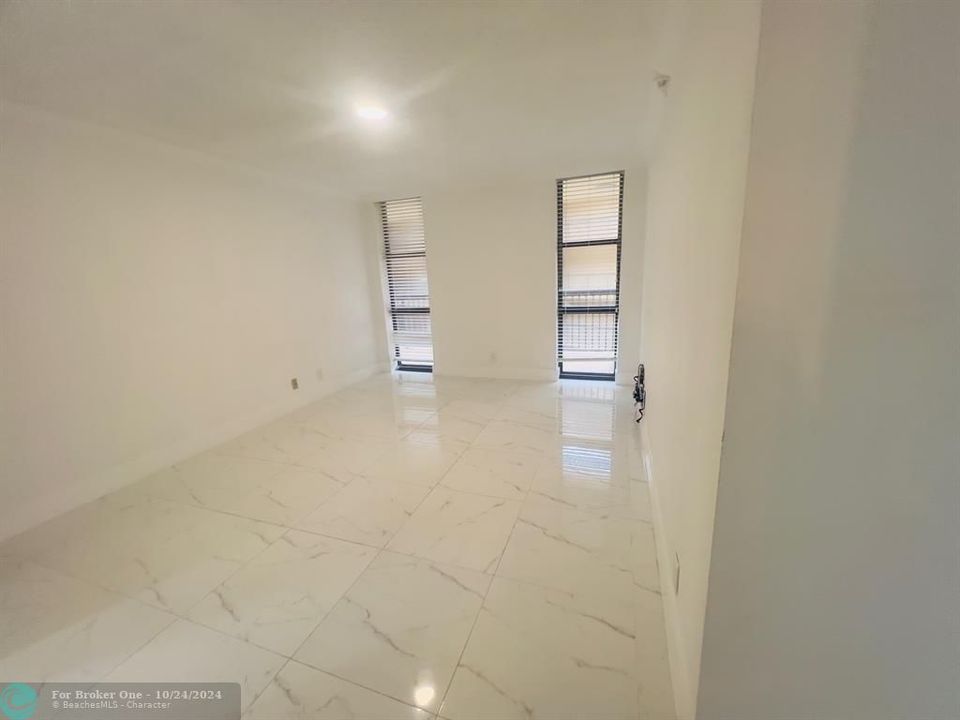 Active With Contract: $4,500 (2 beds, 2 baths, 1715 Square Feet)