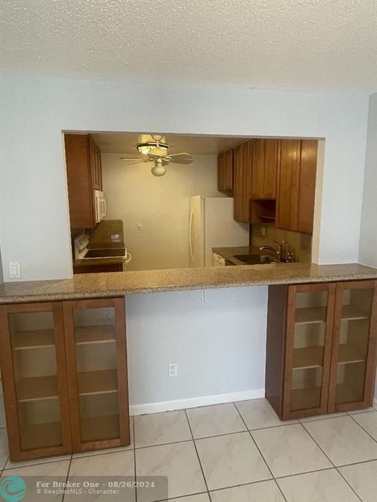 For Sale: $299,900 (1 beds, 1 baths, 870 Square Feet)