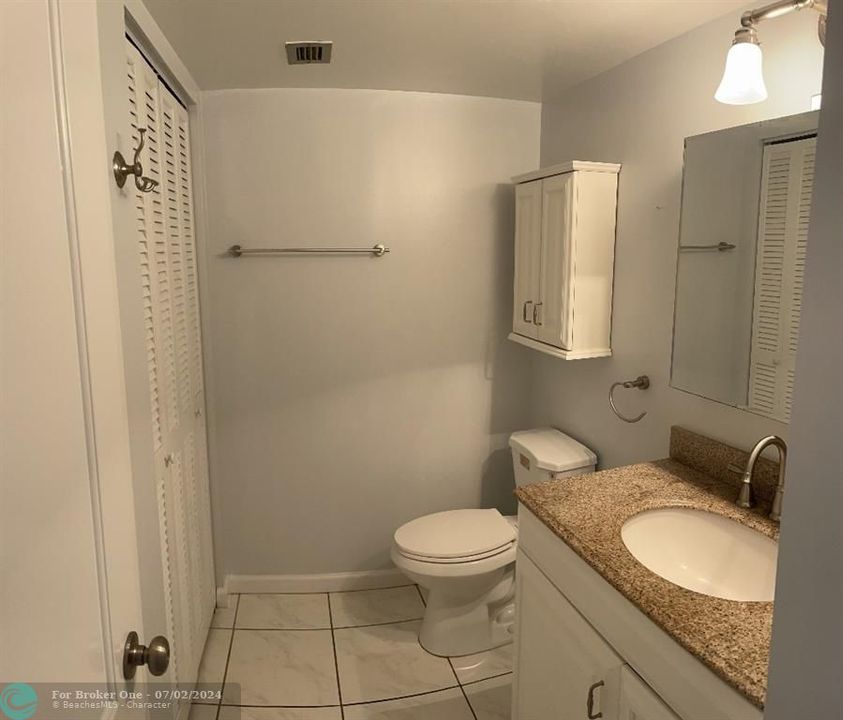 For Sale: $299,900 (1 beds, 1 baths, 870 Square Feet)