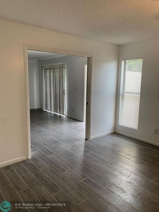 Active With Contract: $1,675 (1 beds, 1 baths, 627 Square Feet)