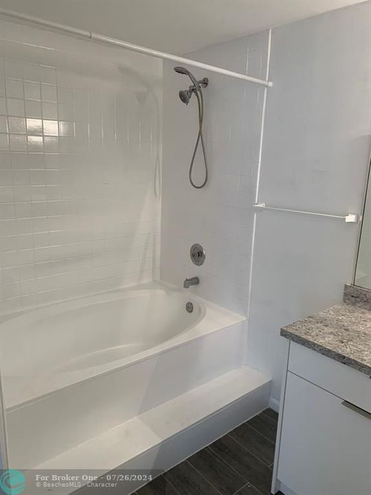 Active With Contract: $1,675 (1 beds, 1 baths, 627 Square Feet)