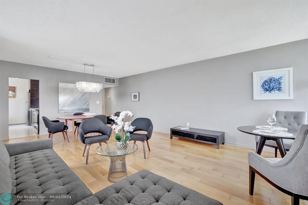 Recently Sold: $369,000 (1 beds, 1 baths, 955 Square Feet)