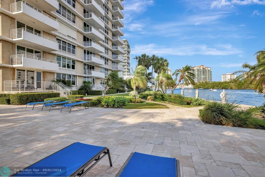 Recently Sold: $369,000 (1 beds, 1 baths, 955 Square Feet)