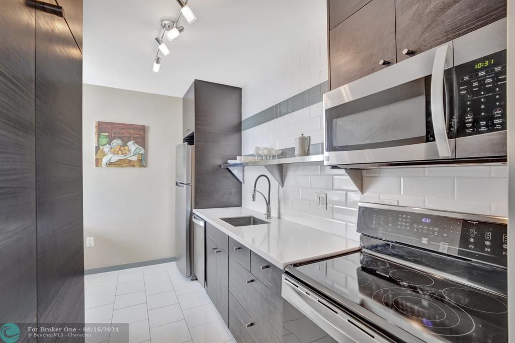 Recently Sold: $369,000 (1 beds, 1 baths, 955 Square Feet)