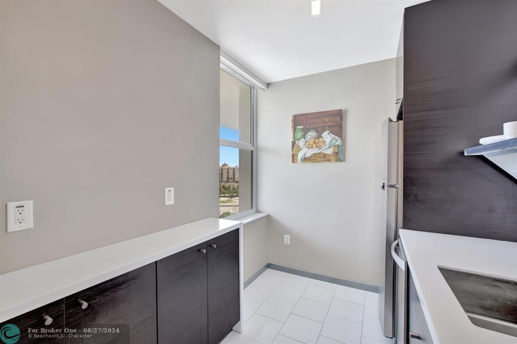 Recently Sold: $369,000 (1 beds, 1 baths, 955 Square Feet)