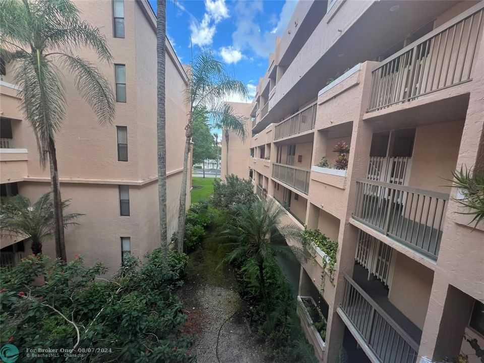 Recently Rented: $1,900 (1 beds, 1 baths, 708 Square Feet)