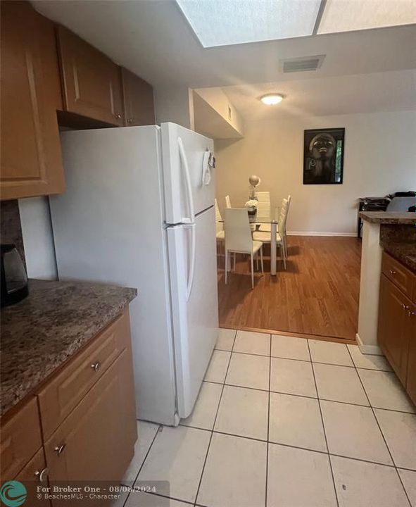 Recently Rented: $1,900 (1 beds, 1 baths, 708 Square Feet)