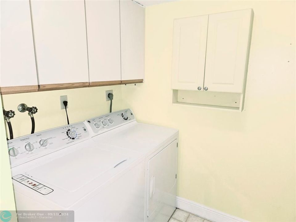 For Sale: $240,000 (2 beds, 2 baths, 1300 Square Feet)