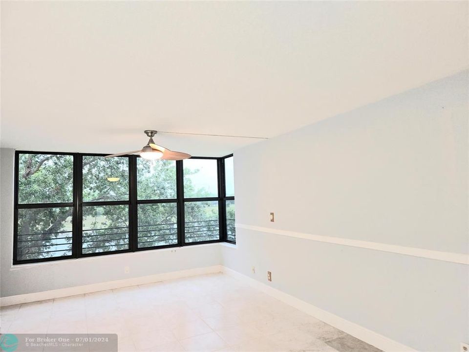 For Sale: $240,000 (2 beds, 2 baths, 1300 Square Feet)