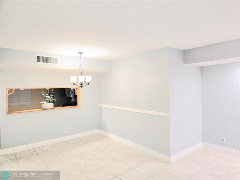 For Sale: $240,000 (2 beds, 2 baths, 1300 Square Feet)