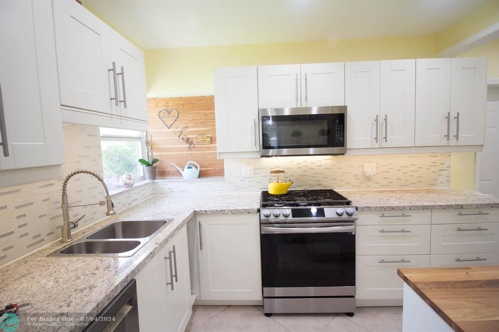 For Sale: $469,000 (2 beds, 2 baths, 1196 Square Feet)