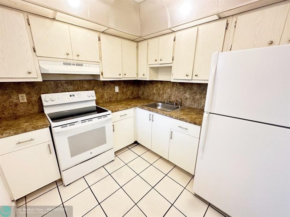 For Rent: $1,600 (1 beds, 1 baths, 840 Square Feet)