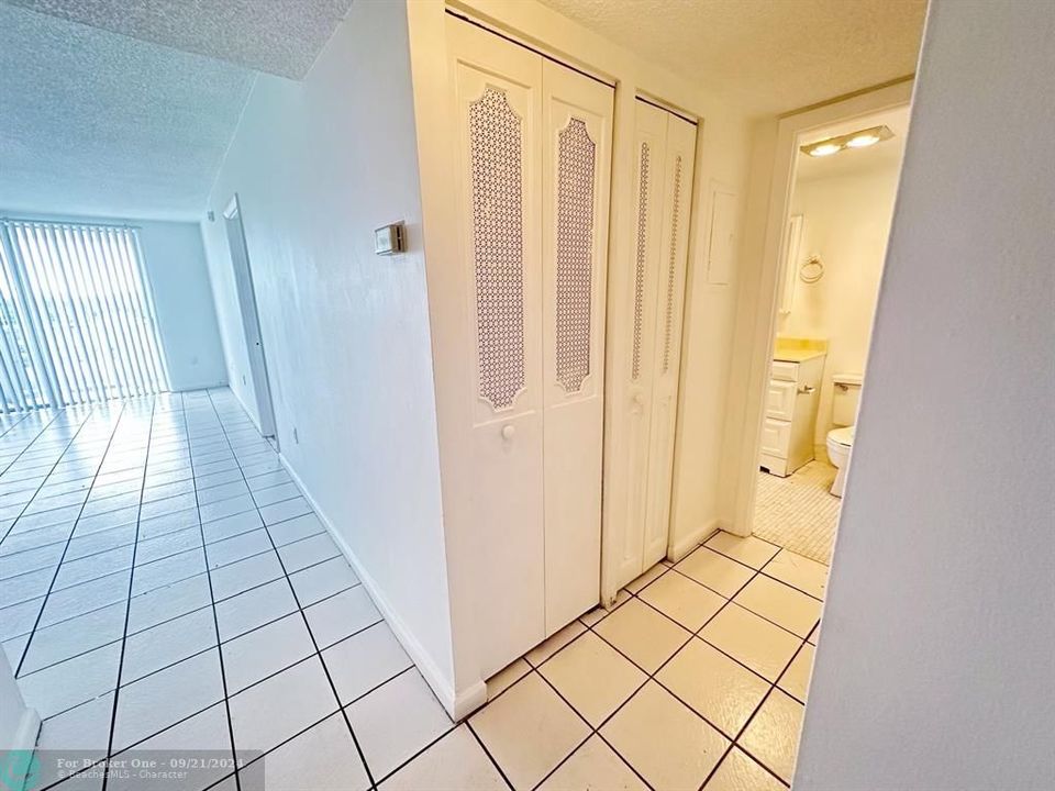 For Rent: $1,600 (1 beds, 1 baths, 840 Square Feet)