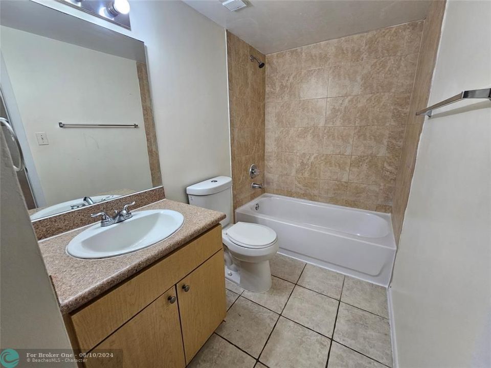 For Rent: $1,700 (2 beds, 1 baths, 708 Square Feet)