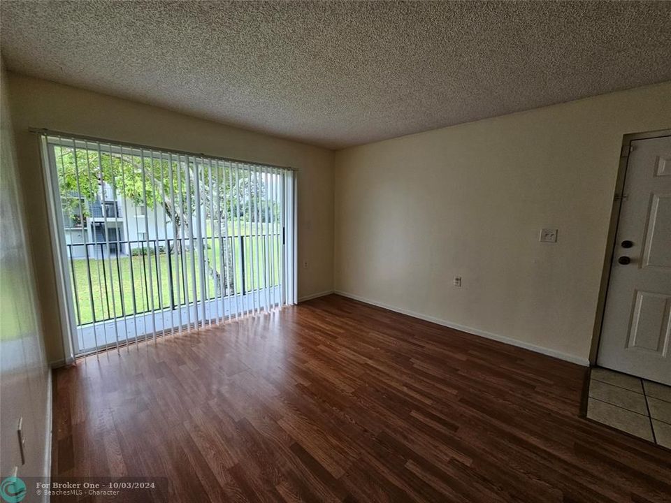 For Rent: $1,700 (2 beds, 1 baths, 708 Square Feet)