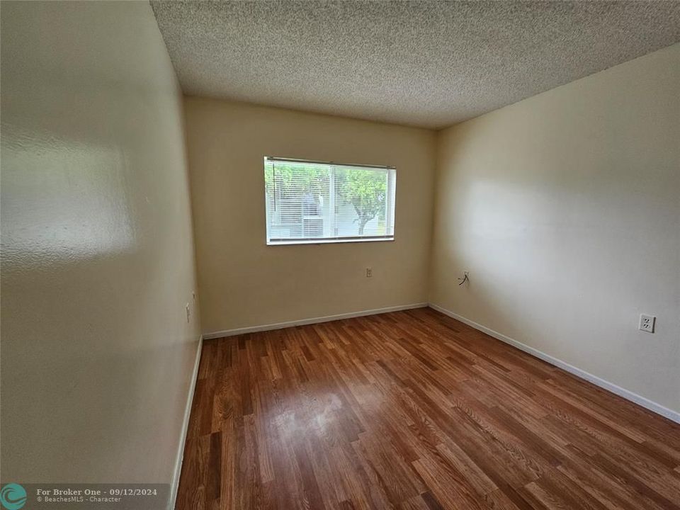 Recently Rented: $1,700 (2 beds, 1 baths, 708 Square Feet)