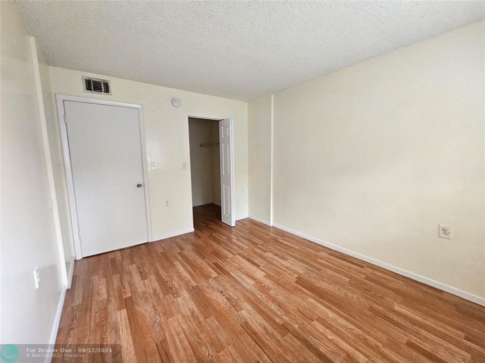 Recently Rented: $1,700 (2 beds, 1 baths, 708 Square Feet)