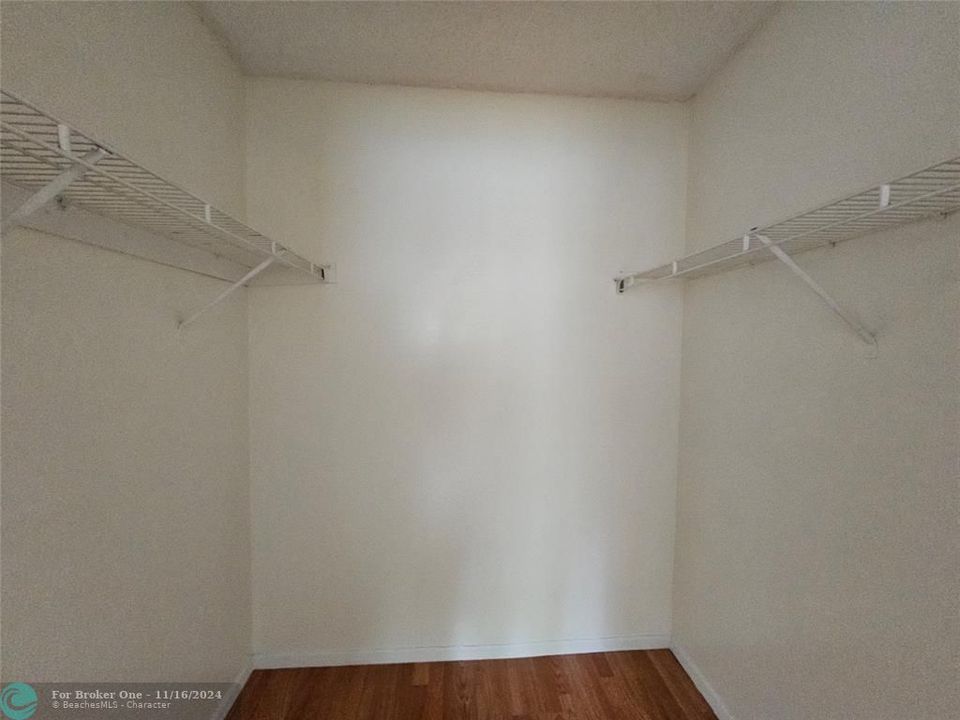 For Rent: $1,700 (2 beds, 1 baths, 708 Square Feet)