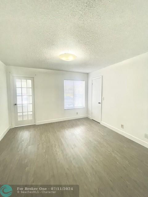 For Sale: $249,900 (2 beds, 2 baths, 963 Square Feet)