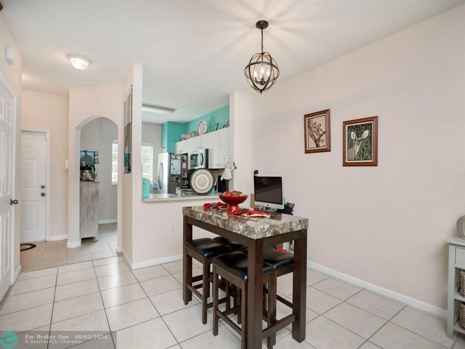 For Sale: $379,900 (2 beds, 2 baths, 1214 Square Feet)