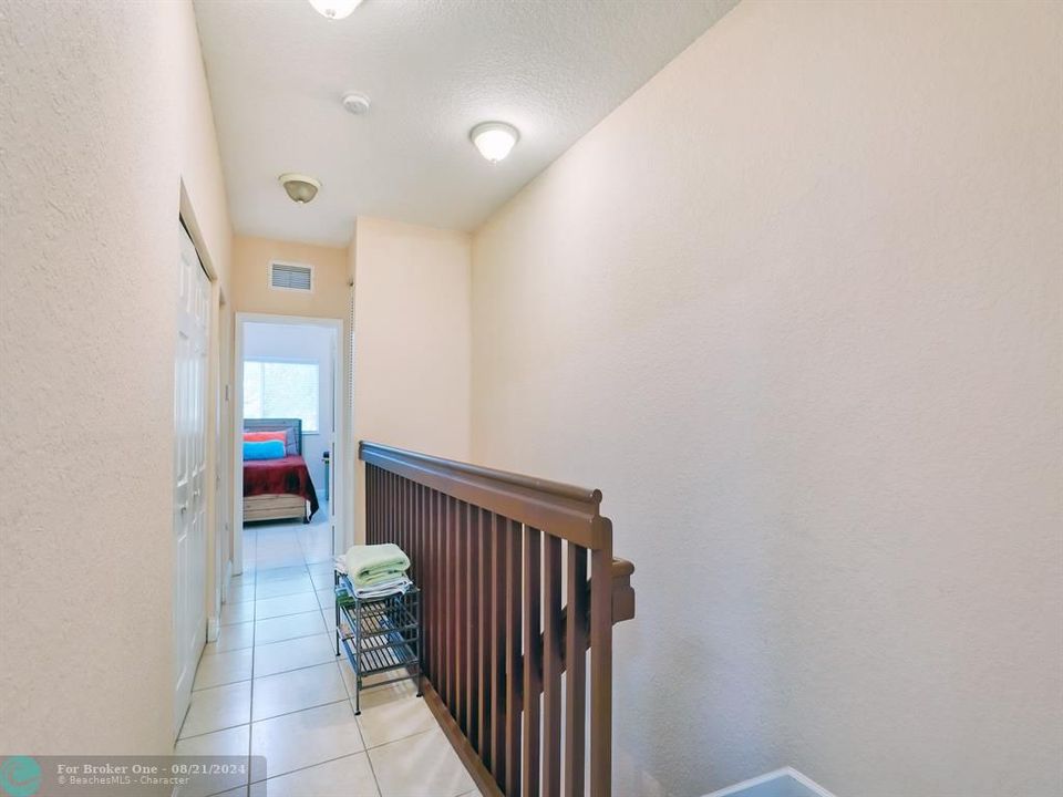 For Sale: $379,900 (2 beds, 2 baths, 1214 Square Feet)