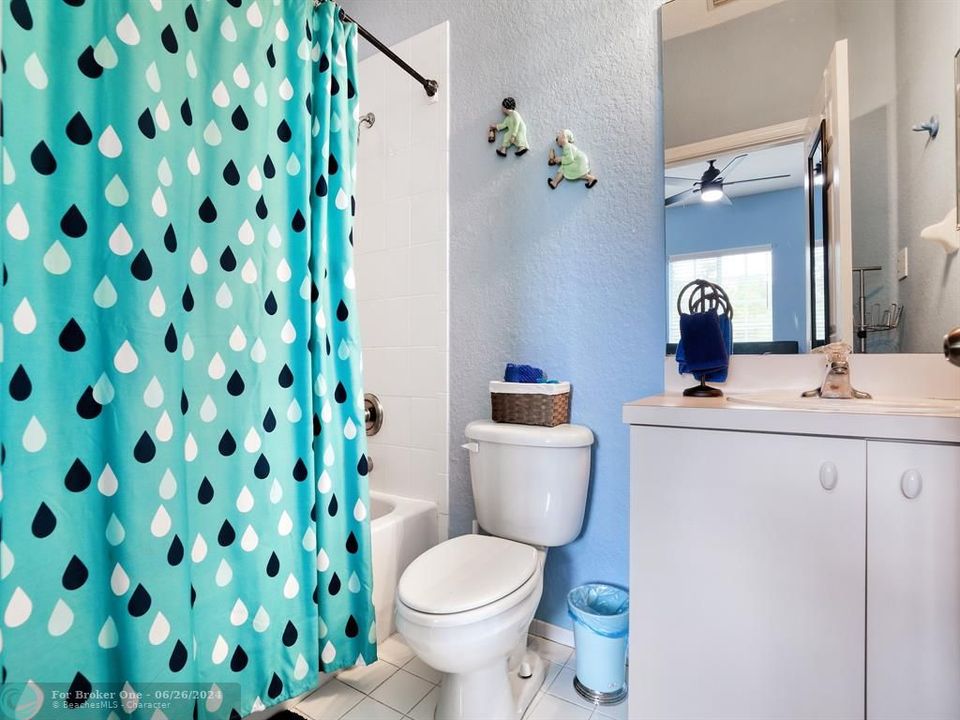 For Sale: $379,900 (2 beds, 2 baths, 1214 Square Feet)