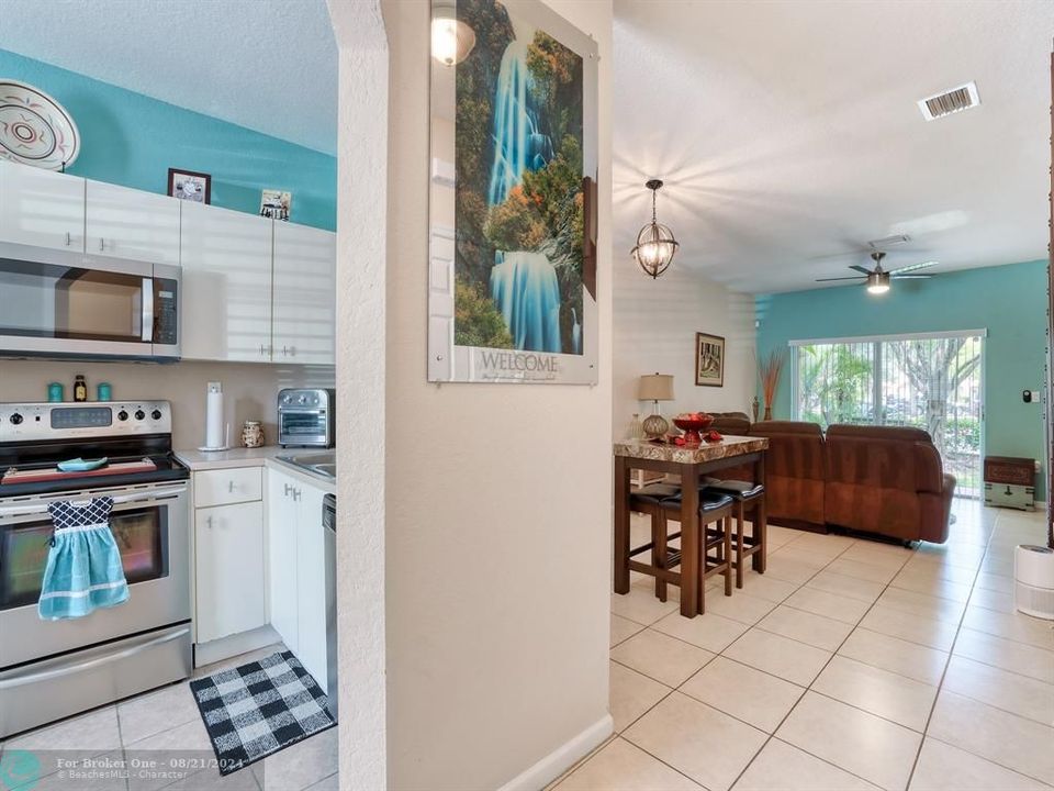 For Sale: $379,900 (2 beds, 2 baths, 1214 Square Feet)