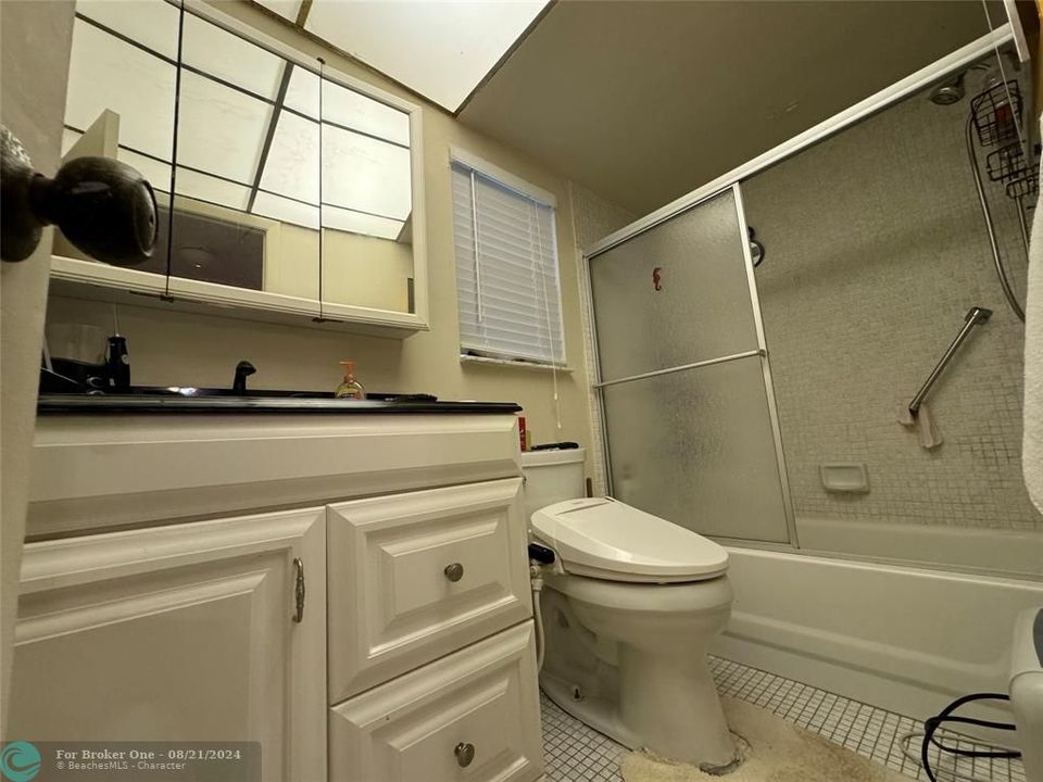 For Sale: $110,000 (1 beds, 1 baths, 640 Square Feet)